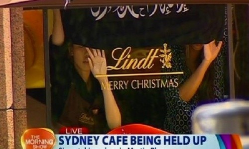 Уничтожен террорист, захвативший заложников в кафе в Сиднее - ảnh 1